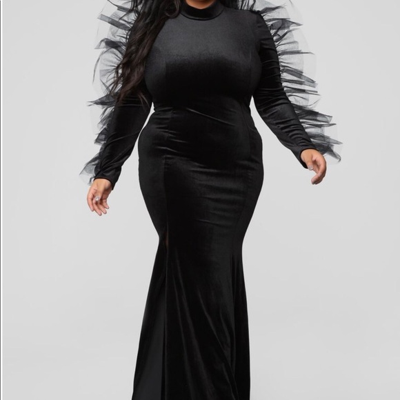 Dresses & Skirts - Black velvet dress